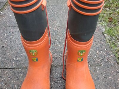 HUSQVARNA SAEKAITSEGA KUMMIKUD KLASS 3 (NR 42)